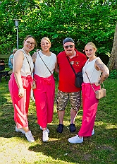 02 Maifest KG RG Laar 2025-05-10 06  Tour am Samstag 10. Mai - Wir beginnen die Tour im Garten von Katrin und Pavel (Weger), die Betreuer der Kinderprinzencrew, mit Markus Krebs und seinen Logengästen bei einer Grillparty. Danach geht es nach Laar wo die KG der Rot-Goldenen ihr traditionelles Maifest feiert. Weiter zur Baerler Mühle (Lohmühle), dort lässt die Bürger-Schützengesellschaft Baerl ihren Ausmarsch ausklingen. Nach kurzem Besuch bei Toni’s Kegelbrüdern im Lifestyle geht es nach Bissingheim zum „Hippen-Grillen“ in Ulrike und Reinhard Rüster’s Garten. : DVPJ, Toni I, Jules I., Prinz Karneval, Prinz, Prinzessin Aileen I., Hofmarschälle, Page, Pagen, Paginnen, HDK, Duisburg, Karneval, Helau, Tollität, Event, Session 2025, Session 2025, HDK Duisburg, Hauptausschuss, Hauptausschuss Karneval Duisburg, Duisburg ist echt