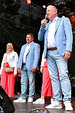 HDK SommBiwak 2025-07-20 27  HDK Sommer-Biwak 2025 - Pünktlich um 11.11 Uhr startete das 8. Sommer-Biwak vom Hauptausschuss auf der Hauptbühne beim Duisburger Stadtfest zwischen City Palais und Forum. Die Akteure an diesem sonnigen Sonntag, Solo-Mariechen ⁠Annika, Gardetanz der KG Rote Funken, die Band „⁠KASCHÄMM“, die Piraten des Südens, die „Lecker Mädchen“ KG Südstern, wir die des. Prinzencrew 2025/26 mit Toni I. und ⁠ die “Funky Marys“ und der Tanzsport vom Königreich Duissern. Für musikalische Untermalung sorgte Christian Mauermann vom DJ Duo Schwarzwaldzimmer. : DVPJ, Toni I, Jules I., Prinz Karneval, Prinz, Prinzessin Aileen I., Hofmarschälle, Page, Pagen, Paginnen, HDK, Duisburg, Karneval, Helau, Tollität, Event, Session 2025, Session 2025, HDK Duisburg, Hauptausschuss, Hauptausschuss Karneval Duisburg, Duisburg ist echt