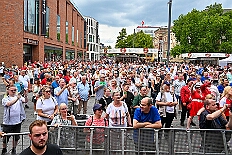 HDK SommBiwak 2025-07-20 41  HDK Sommer-Biwak 2025 - Pünktlich um 11.11 Uhr startete das 8. Sommer-Biwak vom Hauptausschuss auf der Hauptbühne beim Duisburger Stadtfest zwischen City Palais und Forum. Die Akteure an diesem sonnigen Sonntag, Solo-Mariechen ⁠Annika, Gardetanz der KG Rote Funken, die Band „⁠KASCHÄMM“, die Piraten des Südens, die „Lecker Mädchen“ KG Südstern, wir die des. Prinzencrew 2025/26 mit Toni I. und ⁠ die “Funky Marys“ und der Tanzsport vom Königreich Duissern. Für musikalische Untermalung sorgte Christian Mauermann vom DJ Duo Schwarzwaldzimmer. : DVPJ, Toni I, Jules I., Prinz Karneval, Prinz, Prinzessin Aileen I., Hofmarschälle, Page, Pagen, Paginnen, HDK, Duisburg, Karneval, Helau, Tollität, Event, Session 2025, Session 2025, HDK Duisburg, Hauptausschuss, Hauptausschuss Karneval Duisburg, Duisburg ist echt