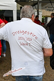 01 Sommerf MJK 2025-08-02 03  Feuchte Sommerfeste am 2. August - Um die Mittagszeit besuchen wir das Sommerfest vom „Moerser Jecken Komitee 2020“.  Das „Warm Up“, bei ziemlich nassen Wetter, für den Abend beim Sommerfest der „Prinzengarde Krefeld. Dort treffen wir auch auf eine Abordnung der „Duisburger Prinzengarde“. : DVPJ, Toni I, Jules I., Prinz Karneval, Prinz, Prinzessin Aileen I., Hofmarschälle, Page, Pagen, Paginnen, HDK, Duisburg, Karneval, Helau, Tollität, Event, Session 2025, Session 2025, HDK Duisburg, Hauptausschuss, Hauptausschuss Karneval Duisburg, Duisburg ist echt