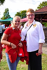 02 Sommerf SonnSued 2025-08-30 02  30. August, 4 mal Sommerfest - Das „Garde-Grillen“ der Duisburger Prinzengarde ist unser erstes Ziel an diesem Samstag in Duisburg-Meiderich. Danach geht es in den Süden Duisburgs, zur KG Sonniger-Süden. Auf ein kurzes Hallo geht es dann zur KG Rote Funken am Kalkweg. Von dort führt uns der Weg in den Westen Duisburgs. Die 1. KG Baerl Blau-Gelb e.V. feiert ihr Sommerfest auf dem Gelände des TUS Baerl. Das Heimspiel für Hofmarschall Thomas, dem Präsidenten der KG. : DVPJ, Toni I, Jules I., Prinz Karneval, Prinz, Prinzessin Aileen I., Hofmarschälle, Page, Pagen, Paginnen, HDK, Duisburg, Karneval, Helau, Tollität, Event, Session 2025, Session 2025, HDK Duisburg, Hauptausschuss, Hauptausschuss Karneval Duisburg, Duisburg ist echt