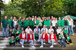 02 Sommerf MarxlJecken 2025-09-13 01  Sommerfeste in DU, Mitte, Nord & Süd - Am 13. September war das erste Fest bei der Stadtgarde, gefeiert wurde am Clubhaus des DSC Preußen. Auch die Marxloher-Jecken „Feierten mit Freunden“, dies auf dem Gelände neben dem Niederrheinischen Karnevalsmusem. Bevor es dann zum letzten Fest ging pflanzte die Crew noch ihrem „Karnevalsbaum“. In Großenbaum war dann der Schlusspunkt beim Fest der KG Alle Mann an Bord. : DVPJ, Toni I, Jules I., Prinz Karneval, Prinz, Prinzessin Aileen I., Hofmarschälle, Page, Pagen, Paginnen, HDK, Duisburg, Karneval, Helau, Tollität, Event, Session 2025, Session 2025, HDK Duisburg, Hauptausschuss, Hauptausschuss Karneval Duisburg, Duisburg ist echt