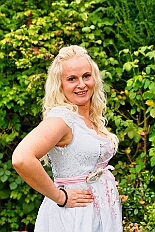 01 WarmUpBausch 2025-09-27 07  Im Partydorf is O`zapft - Zuerst waren wir zum „Warm Up“ bei Anke und Axel (Bausch). Ein bunter  Empfang im Garten mit netten Gästen und sehr guten Essen, natürlich auch mit guten Getränken. Gemeinsam ging es dann ins passend geschmückte Oktoberfestzelt auf dem Kastelle-Pitter-Platz in Serm. : DVPJ, Toni I, Jules I., Prinz Karneval, Prinz, Prinzessin Aileen I., Hofmarschälle, Page, Pagen, Paginnen, HDK, Duisburg, Karneval, Helau, Tollität, Event, Session 2025, Session 2025, HDK Duisburg, Hauptausschuss, Hauptausschuss Karneval Duisburg, Duisburg ist echt