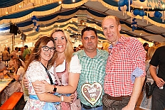 02 OktoberfestSerm 2025-09-27 22  Im Partydorf is O`zapft - Zuerst waren wir zum „Warm Up“ bei Anke und Axel (Bausch). Ein bunter  Empfang im Garten mit netten Gästen und sehr guten Essen, natürlich auch mit guten Getränken. Gemeinsam ging es dann ins passend geschmückte Oktoberfestzelt auf dem Kastelle-Pitter-Platz in Serm. : DVPJ, Toni I, Jules I., Prinz Karneval, Prinz, Prinzessin Aileen I., Hofmarschälle, Page, Pagen, Paginnen, HDK, Duisburg, Karneval, Helau, Tollität, Event, Session 2025, Session 2025, HDK Duisburg, Hauptausschuss, Hauptausschuss Karneval Duisburg, Duisburg ist echt