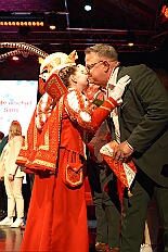 KiPri Kuer Steinhof 2026-01-04 16  Kinderprinzencrew wurde gekürt - Es gehört schon zur Tradition, das am Sonntag vor der Inthronisierung des Stadtprinzen, die Kürzung der Kinderprinzencrew statt findet. Diesmal der 4. Januar 2026 und es gab eine Premiere.  Im so genannten „Gürzenich“ von Duisburg, dem Steinhof in Huckingen, wurden Prinz Juls I., Prinzessin Aileen I. mit Hofmarschall Sami und Pagin Paula der Stadt Duisburg 2026 inthronisiert. : DVPJ, Toni I, Jules I., Prinz Karneval, Prinz, Prinzessin Aileen I., Hofmarschälle, Page, Pagen, Paginnen, HDK, Duisburg, Karneval, Helau, Tollität, Event, Session 2025, Session 2025, HDK Duisburg, Hauptausschuss, Hauptausschuss Karneval Duisburg, Duisburg ist echt