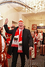 EinzugHofburg 2026-01-09 19  Unser Einzug in die Hofburg - Der Einzug des Prinzen mit seiner Crew in die Hofburg gehört schon länger zur Tradition im Duisburger Karneval. Einen Tag vor der Kürung bezog die Crew ihre Zimmer im WYNDHAM Hotel Duisburger Hof. Hier residieren  nun alle sieben bis zum Rosenmontag. : DVPJ, Toni I, Jules I., Prinz Karneval, Prinz, Prinzessin Aileen I., Hofmarschälle, Page, Pagen, Paginnen, HDK, Duisburg, Karneval, Helau, Tollität, Event, Session 2025, Session 2025, HDK Duisburg, Hauptausschuss, Hauptausschuss Karneval Duisburg, Duisburg ist echt