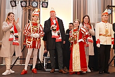 EinzugHofburg 2026-01-09 28  Unser Einzug in die Hofburg - Der Einzug des Prinzen mit seiner Crew in die Hofburg gehört schon länger zur Tradition im Duisburger Karneval. Einen Tag vor der Kürung bezog die Crew ihre Zimmer im WYNDHAM Hotel Duisburger Hof. Hier residieren  nun alle sieben bis zum Rosenmontag. : DVPJ, Toni I, Jules I., Prinz Karneval, Prinz, Prinzessin Aileen I., Hofmarschälle, Page, Pagen, Paginnen, HDK, Duisburg, Karneval, Helau, Tollität, Event, Session 2025, Session 2025, HDK Duisburg, Hauptausschuss, Hauptausschuss Karneval Duisburg, Duisburg ist echt