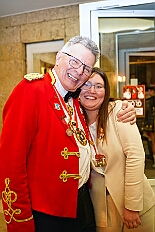 EinzugHofburg 2026-01-09 29  Unser Einzug in die Hofburg - Der Einzug des Prinzen mit seiner Crew in die Hofburg gehört schon länger zur Tradition im Duisburger Karneval. Einen Tag vor der Kürung bezog die Crew ihre Zimmer im WYNDHAM Hotel Duisburger Hof. Hier residieren  nun alle sieben bis zum Rosenmontag. : DVPJ, Toni I, Jules I., Prinz Karneval, Prinz, Prinzessin Aileen I., Hofmarschälle, Page, Pagen, Paginnen, HDK, Duisburg, Karneval, Helau, Tollität, Event, Session 2025, Session 2025, HDK Duisburg, Hauptausschuss, Hauptausschuss Karneval Duisburg, Duisburg ist echt