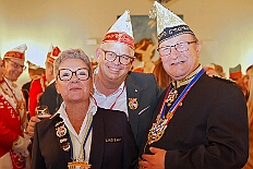 EinzugHofburg 2026-01-09 38  Unser Einzug in die Hofburg - Der Einzug des Prinzen mit seiner Crew in die Hofburg gehört schon länger zur Tradition im Duisburger Karneval. Einen Tag vor der Kürung bezog die Crew ihre Zimmer im WYNDHAM Hotel Duisburger Hof. Hier residieren  nun alle sieben bis zum Rosenmontag. : DVPJ, Toni I, Jules I., Prinz Karneval, Prinz, Prinzessin Aileen I., Hofmarschälle, Page, Pagen, Paginnen, HDK, Duisburg, Karneval, Helau, Tollität, Event, Session 2025, Session 2025, HDK Duisburg, Hauptausschuss, Hauptausschuss Karneval Duisburg, Duisburg ist echt
