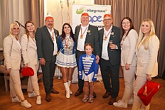 EinzugHofburg 2026-01-09 52  Unser Einzug in die Hofburg - Der Einzug des Prinzen mit seiner Crew in die Hofburg gehört schon länger zur Tradition im Duisburger Karneval. Einen Tag vor der Kürung bezog die Crew ihre Zimmer im WYNDHAM Hotel Duisburger Hof. Hier residieren  nun alle sieben bis zum Rosenmontag. : DVPJ, Toni I, Jules I., Prinz Karneval, Prinz, Prinzessin Aileen I., Hofmarschälle, Page, Pagen, Paginnen, HDK, Duisburg, Karneval, Helau, Tollität, Event, Session 2025, Session 2025, HDK Duisburg, Hauptausschuss, Hauptausschuss Karneval Duisburg, Duisburg ist echt