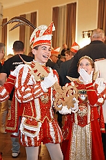EinzugHofburg 2026-01-09 55  Unser Einzug in die Hofburg - Der Einzug des Prinzen mit seiner Crew in die Hofburg gehört schon länger zur Tradition im Duisburger Karneval. Einen Tag vor der Kürung bezog die Crew ihre Zimmer im WYNDHAM Hotel Duisburger Hof. Hier residieren  nun alle sieben bis zum Rosenmontag. : DVPJ, Toni I, Jules I., Prinz Karneval, Prinz, Prinzessin Aileen I., Hofmarschälle, Page, Pagen, Paginnen, HDK, Duisburg, Karneval, Helau, Tollität, Event, Session 2025, Session 2025, HDK Duisburg, Hauptausschuss, Hauptausschuss Karneval Duisburg, Duisburg ist echt