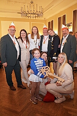 EinzugHofburg 2026-01-09 56  Unser Einzug in die Hofburg - Der Einzug des Prinzen mit seiner Crew in die Hofburg gehört schon länger zur Tradition im Duisburger Karneval. Einen Tag vor der Kürung bezog die Crew ihre Zimmer im WYNDHAM Hotel Duisburger Hof. Hier residieren  nun alle sieben bis zum Rosenmontag. : DVPJ, Toni I, Jules I., Prinz Karneval, Prinz, Prinzessin Aileen I., Hofmarschälle, Page, Pagen, Paginnen, HDK, Duisburg, Karneval, Helau, Tollität, Event, Session 2025, Session 2025, HDK Duisburg, Hauptausschuss, Hauptausschuss Karneval Duisburg, Duisburg ist echt