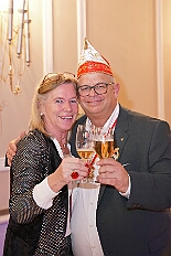 EinzugHofburg 2026-01-09 65  Unser Einzug in die Hofburg - Der Einzug des Prinzen mit seiner Crew in die Hofburg gehört schon länger zur Tradition im Duisburger Karneval. Einen Tag vor der Kürung bezog die Crew ihre Zimmer im WYNDHAM Hotel Duisburger Hof. Hier residieren  nun alle sieben bis zum Rosenmontag. : DVPJ, Toni I, Jules I., Prinz Karneval, Prinz, Prinzessin Aileen I., Hofmarschälle, Page, Pagen, Paginnen, HDK, Duisburg, Karneval, Helau, Tollität, Event, Session 2025, Session 2025, HDK Duisburg, Hauptausschuss, Hauptausschuss Karneval Duisburg, Duisburg ist echt