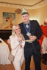 EinzugHofburg 2026-01-09 71  Unser Einzug in die Hofburg - Der Einzug des Prinzen mit seiner Crew in die Hofburg gehört schon länger zur Tradition im Duisburger Karneval. Einen Tag vor der Kürung bezog die Crew ihre Zimmer im WYNDHAM Hotel Duisburger Hof. Hier residieren  nun alle sieben bis zum Rosenmontag. : DVPJ, Toni I, Jules I., Prinz Karneval, Prinz, Prinzessin Aileen I., Hofmarschälle, Page, Pagen, Paginnen, HDK, Duisburg, Karneval, Helau, Tollität, Event, Session 2025, Session 2025, HDK Duisburg, Hauptausschuss, Hauptausschuss Karneval Duisburg, Duisburg ist echt