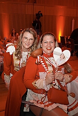 Kuerung Toni I 2026-01-10 027  Endlich Karnevalsprinz: Toni I. -  Am Samstag 10. Januar 2026 war es endlich soweit. Kürung se. Tollität Prinz Toni I., im Rahmen eines hochklassigen Galaabends in der ausverkauften Mercatorhalle in Duisburg. Ein stimmungsvoller Abend mit Show, Musik und Tanz. Vorab präsentierte sich die Prinzencrew 2026 im WYNDHAM Hotel Duisburger Hof der Leibgarde se. Tollität, die Prinzengarde der Stadt Duisburg. : DVPJ, Toni I, Jules I., Prinz Karneval, Prinz, Prinzessin Aileen I., Hofmarschälle, Page, Pagen, Paginnen, HDK, Duisburg, Karneval, Helau, Tollität, Event, Session 2025, Session 2025, HDK Duisburg, Hauptausschuss, Hauptausschuss Karneval Duisburg, Duisburg ist echt