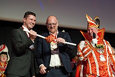 Kuerung Toni I 2026-01-10 068  Endlich Karnevalsprinz: Toni I. -  Am Samstag 10. Januar 2026 war es endlich soweit. Kürung se. Tollität Prinz Toni I., im Rahmen eines hochklassigen Galaabends in der ausverkauften Mercatorhalle in Duisburg. Ein stimmungsvoller Abend mit Show, Musik und Tanz. Vorab präsentierte sich die Prinzencrew 2026 im WYNDHAM Hotel Duisburger Hof der Leibgarde se. Tollität, die Prinzengarde der Stadt Duisburg. : DVPJ, Toni I, Jules I., Prinz Karneval, Prinz, Prinzessin Aileen I., Hofmarschälle, Page, Pagen, Paginnen, HDK, Duisburg, Karneval, Helau, Tollität, Event, Session 2025, Session 2025, HDK Duisburg, Hauptausschuss, Hauptausschuss Karneval Duisburg, Duisburg ist echt