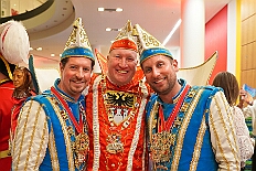 Kuerung Toni I 2026-01-10 142  Endlich Karnevalsprinz: Toni I. -  Am Samstag 10. Januar 2026 war es endlich soweit. Kürung se. Tollität Prinz Toni I., im Rahmen eines hochklassigen Galaabends in der ausverkauften Mercatorhalle in Duisburg. Ein stimmungsvoller Abend mit Show, Musik und Tanz. Vorab präsentierte sich die Prinzencrew 2026 im WYNDHAM Hotel Duisburger Hof der Leibgarde se. Tollität, die Prinzengarde der Stadt Duisburg. : DVPJ, Toni I, Jules I., Prinz Karneval, Prinz, Prinzessin Aileen I., Hofmarschälle, Page, Pagen, Paginnen, HDK, Duisburg, Karneval, Helau, Tollität, Event, Session 2025, Session 2025, HDK Duisburg, Hauptausschuss, Hauptausschuss Karneval Duisburg, Duisburg ist echt