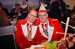 Jeck unter Strom 2026- 01-28 04  Jeck unter Strom 2026 - Mittwoch Abend war es wieder so weit, zum dritten Mal hieß es im Kultur- und Bürgerzentrum Duisburg-Süd Steinhof Huckingen e.V. , „Jeck unter Strom“. Duisburg rief, Köln kam. Aber wir haben unser Duisburg hervorragend vertreten. : DVPJ, Toni I, Jules I., Prinz Karneval, Prinz, Prinzessin Aileen I., Hofmarschälle, Page, Pagen, Paginnen, HDK, Duisburg, Karneval, Helau, Tollität, Event, Session 2025, Session 2025, HDK Duisburg, Hauptausschuss, Hauptausschuss Karneval Duisburg, Duisburg ist echt