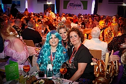 Jeck unter Strom 2026- 01-28 05  Jeck unter Strom 2026 - Mittwoch Abend war es wieder so weit, zum dritten Mal hieß es im Kultur- und Bürgerzentrum Duisburg-Süd Steinhof Huckingen e.V. , „Jeck unter Strom“. Duisburg rief, Köln kam. Aber wir haben unser Duisburg hervorragend vertreten. : DVPJ, Toni I, Jules I., Prinz Karneval, Prinz, Prinzessin Aileen I., Hofmarschälle, Page, Pagen, Paginnen, HDK, Duisburg, Karneval, Helau, Tollität, Event, Session 2025, Session 2025, HDK Duisburg, Hauptausschuss, Hauptausschuss Karneval Duisburg, Duisburg ist echt