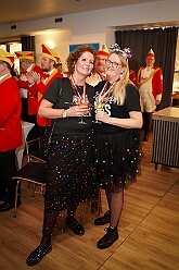 Jeck unter Strom 2026- 01-28 13  Jeck unter Strom 2026 - Mittwoch Abend war es wieder so weit, zum dritten Mal hieß es im Kultur- und Bürgerzentrum Duisburg-Süd Steinhof Huckingen e.V. , „Jeck unter Strom“. Duisburg rief, Köln kam. Aber wir haben unser Duisburg hervorragend vertreten. : DVPJ, Toni I, Jules I., Prinz Karneval, Prinz, Prinzessin Aileen I., Hofmarschälle, Page, Pagen, Paginnen, HDK, Duisburg, Karneval, Helau, Tollität, Event, Session 2025, Session 2025, HDK Duisburg, Hauptausschuss, Hauptausschuss Karneval Duisburg, Duisburg ist echt