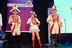 Jeck unter Strom 2026- 01-28 31  Jeck unter Strom 2026 - Mittwoch Abend war es wieder so weit, zum dritten Mal hieß es im Kultur- und Bürgerzentrum Duisburg-Süd Steinhof Huckingen e.V. , „Jeck unter Strom“. Duisburg rief, Köln kam. Aber wir haben unser Duisburg hervorragend vertreten. : DVPJ, Toni I, Jules I., Prinz Karneval, Prinz, Prinzessin Aileen I., Hofmarschälle, Page, Pagen, Paginnen, HDK, Duisburg, Karneval, Helau, Tollität, Event, Session 2025, Session 2025, HDK Duisburg, Hauptausschuss, Hauptausschuss Karneval Duisburg, Duisburg ist echt