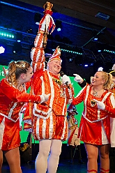 Jeck unter Strom 2026- 01-28 32  Jeck unter Strom 2026 - Mittwoch Abend war es wieder so weit, zum dritten Mal hieß es im Kultur- und Bürgerzentrum Duisburg-Süd Steinhof Huckingen e.V. , „Jeck unter Strom“. Duisburg rief, Köln kam. Aber wir haben unser Duisburg hervorragend vertreten. : DVPJ, Toni I, Jules I., Prinz Karneval, Prinz, Prinzessin Aileen I., Hofmarschälle, Page, Pagen, Paginnen, HDK, Duisburg, Karneval, Helau, Tollität, Event, Session 2025, Session 2025, HDK Duisburg, Hauptausschuss, Hauptausschuss Karneval Duisburg, Duisburg ist echt