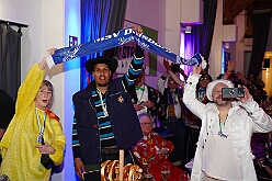 Jeck unter Strom 2026- 01-28 35  Jeck unter Strom 2026 - Mittwoch Abend war es wieder so weit, zum dritten Mal hieß es im Kultur- und Bürgerzentrum Duisburg-Süd Steinhof Huckingen e.V. , „Jeck unter Strom“. Duisburg rief, Köln kam. Aber wir haben unser Duisburg hervorragend vertreten. : DVPJ, Toni I, Jules I., Prinz Karneval, Prinz, Prinzessin Aileen I., Hofmarschälle, Page, Pagen, Paginnen, HDK, Duisburg, Karneval, Helau, Tollität, Event, Session 2025, Session 2025, HDK Duisburg, Hauptausschuss, Hauptausschuss Karneval Duisburg, Duisburg ist echt