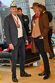 Empf Duisburg Kontor 2026- 01-28 0003  Duisburg ist echt, Karneval - Mit der Kinderprinzencrew waren wir ins CityPalais gekommen, Empfang beim „Duisburg Kontor“. Der jecke Adelsbesuch wurde herzlich empfangen und Geschäftsführer Uwe Kluge begrüßte die Kleine wie Große Tollität in der VIP Lounge. : DVPJ, Toni I, Jules I., Prinz Karneval, Prinz, Prinzessin Aileen I., Hofmarschälle, Page, Pagen, Paginnen, HDK, Duisburg, Karneval, Helau, Tollität, Event, Session 2025, Session 2025, HDK Duisburg, Hauptausschuss, Hauptausschuss Karneval Duisburg, Duisburg ist echt