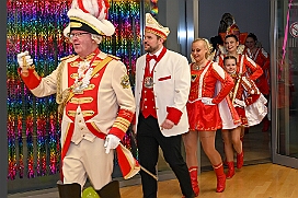 Empf Duisburg Kontor 2026- 01-28 0005  Duisburg ist echt, Karneval - Mit der Kinderprinzencrew waren wir ins CityPalais gekommen, Empfang beim „Duisburg Kontor“. Der jecke Adelsbesuch wurde herzlich empfangen und Geschäftsführer Uwe Kluge begrüßte die Kleine wie Große Tollität in der VIP Lounge. : DVPJ, Toni I, Jules I., Prinz Karneval, Prinz, Prinzessin Aileen I., Hofmarschälle, Page, Pagen, Paginnen, HDK, Duisburg, Karneval, Helau, Tollität, Event, Session 2025, Session 2025, HDK Duisburg, Hauptausschuss, Hauptausschuss Karneval Duisburg, Duisburg ist echt