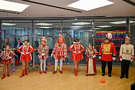 Empf Duisburg Kontor 2026- 01-28 0008  Duisburg ist echt, Karneval - Mit der Kinderprinzencrew waren wir ins CityPalais gekommen, Empfang beim „Duisburg Kontor“. Der jecke Adelsbesuch wurde herzlich empfangen und Geschäftsführer Uwe Kluge begrüßte die Kleine wie Große Tollität in der VIP Lounge. : DVPJ, Toni I, Jules I., Prinz Karneval, Prinz, Prinzessin Aileen I., Hofmarschälle, Page, Pagen, Paginnen, HDK, Duisburg, Karneval, Helau, Tollität, Event, Session 2025, Session 2025, HDK Duisburg, Hauptausschuss, Hauptausschuss Karneval Duisburg, Duisburg ist echt