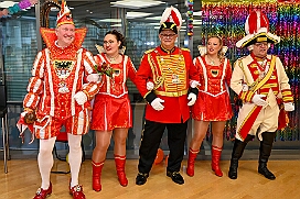 Empf Duisburg Kontor 2026- 01-28 0010  Duisburg ist echt, Karneval - Mit der Kinderprinzencrew waren wir ins CityPalais gekommen, Empfang beim „Duisburg Kontor“. Der jecke Adelsbesuch wurde herzlich empfangen und Geschäftsführer Uwe Kluge begrüßte die Kleine wie Große Tollität in der VIP Lounge. : DVPJ, Toni I, Jules I., Prinz Karneval, Prinz, Prinzessin Aileen I., Hofmarschälle, Page, Pagen, Paginnen, HDK, Duisburg, Karneval, Helau, Tollität, Event, Session 2025, Session 2025, HDK Duisburg, Hauptausschuss, Hauptausschuss Karneval Duisburg, Duisburg ist echt