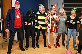 Empf Duisburg Kontor 2026- 01-28 0011  Duisburg ist echt, Karneval - Mit der Kinderprinzencrew waren wir ins CityPalais gekommen, Empfang beim „Duisburg Kontor“. Der jecke Adelsbesuch wurde herzlich empfangen und Geschäftsführer Uwe Kluge begrüßte die Kleine wie Große Tollität in der VIP Lounge. : DVPJ, Toni I, Jules I., Prinz Karneval, Prinz, Prinzessin Aileen I., Hofmarschälle, Page, Pagen, Paginnen, HDK, Duisburg, Karneval, Helau, Tollität, Event, Session 2025, Session 2025, HDK Duisburg, Hauptausschuss, Hauptausschuss Karneval Duisburg, Duisburg ist echt