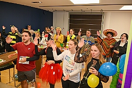 Empf Duisburg Kontor 2026- 01-28 0014  Duisburg ist echt, Karneval - Mit der Kinderprinzencrew waren wir ins CityPalais gekommen, Empfang beim „Duisburg Kontor“. Der jecke Adelsbesuch wurde herzlich empfangen und Geschäftsführer Uwe Kluge begrüßte die Kleine wie Große Tollität in der VIP Lounge. : DVPJ, Toni I, Jules I., Prinz Karneval, Prinz, Prinzessin Aileen I., Hofmarschälle, Page, Pagen, Paginnen, HDK, Duisburg, Karneval, Helau, Tollität, Event, Session 2025, Session 2025, HDK Duisburg, Hauptausschuss, Hauptausschuss Karneval Duisburg, Duisburg ist echt