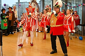Empf Duisburg Kontor 2026- 01-28 0018  Duisburg ist echt, Karneval - Mit der Kinderprinzencrew waren wir ins CityPalais gekommen, Empfang beim „Duisburg Kontor“. Der jecke Adelsbesuch wurde herzlich empfangen und Geschäftsführer Uwe Kluge begrüßte die Kleine wie Große Tollität in der VIP Lounge. : DVPJ, Toni I, Jules I., Prinz Karneval, Prinz, Prinzessin Aileen I., Hofmarschälle, Page, Pagen, Paginnen, HDK, Duisburg, Karneval, Helau, Tollität, Event, Session 2025, Session 2025, HDK Duisburg, Hauptausschuss, Hauptausschuss Karneval Duisburg, Duisburg ist echt