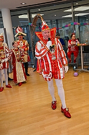 Empf Duisburg Kontor 2026- 01-28 0021  Duisburg ist echt, Karneval - Mit der Kinderprinzencrew waren wir ins CityPalais gekommen, Empfang beim „Duisburg Kontor“. Der jecke Adelsbesuch wurde herzlich empfangen und Geschäftsführer Uwe Kluge begrüßte die Kleine wie Große Tollität in der VIP Lounge. : DVPJ, Toni I, Jules I., Prinz Karneval, Prinz, Prinzessin Aileen I., Hofmarschälle, Page, Pagen, Paginnen, HDK, Duisburg, Karneval, Helau, Tollität, Event, Session 2025, Session 2025, HDK Duisburg, Hauptausschuss, Hauptausschuss Karneval Duisburg, Duisburg ist echt