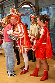 Empf Duisburg Kontor 2026- 01-28 0026  Duisburg ist echt, Karneval - Mit der Kinderprinzencrew waren wir ins CityPalais gekommen, Empfang beim „Duisburg Kontor“. Der jecke Adelsbesuch wurde herzlich empfangen und Geschäftsführer Uwe Kluge begrüßte die Kleine wie Große Tollität in der VIP Lounge. : DVPJ, Toni I, Jules I., Prinz Karneval, Prinz, Prinzessin Aileen I., Hofmarschälle, Page, Pagen, Paginnen, HDK, Duisburg, Karneval, Helau, Tollität, Event, Session 2025, Session 2025, HDK Duisburg, Hauptausschuss, Hauptausschuss Karneval Duisburg, Duisburg ist echt