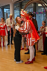 Empf Duisburg Kontor 2026- 01-28 0027  Duisburg ist echt, Karneval - Mit der Kinderprinzencrew waren wir ins CityPalais gekommen, Empfang beim „Duisburg Kontor“. Der jecke Adelsbesuch wurde herzlich empfangen und Geschäftsführer Uwe Kluge begrüßte die Kleine wie Große Tollität in der VIP Lounge. : DVPJ, Toni I, Jules I., Prinz Karneval, Prinz, Prinzessin Aileen I., Hofmarschälle, Page, Pagen, Paginnen, HDK, Duisburg, Karneval, Helau, Tollität, Event, Session 2025, Session 2025, HDK Duisburg, Hauptausschuss, Hauptausschuss Karneval Duisburg, Duisburg ist echt