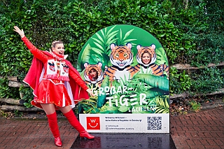 Zoo Duisburg 2026-01-29 15  Ene Besuch em Zoo - Der Zoobesuch ist eine schöne Tradition für die amtierenden Tollitäten der Stadt. Diesmal  besuchten wir außer Kamel, Koala, Delphin und Co. auch die Zebras, wenn auch nicht Blau-Weiß gestreift. : DVPJ, Toni I, Jules I., Prinz Karneval, Prinz, Prinzessin Aileen I., Hofmarschälle, Page, Pagen, Paginnen, HDK, Duisburg, Karneval, Helau, Tollität, Event, Session 2025, Session 2025, HDK Duisburg, Hauptausschuss, Hauptausschuss Karneval Duisburg, Duisburg ist echt