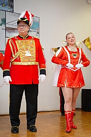 01 Bezirks Meiderich 2026-01-30 02  Tour-Tag, 30. Januar - An diesem Freitagmorgen hatte das Bezirksamt in Meiderich zum Prinzenempfang gebeten. Am Abend ging es dann weiter bei der „Damenparty“ der Marloher Jecken in Fahrn. Von dort in die „Eventloction BUDDY´S“ in Meiderich. Hier gab es eine Karnevalsparty mit DJ Holger, der ehemaligen Tollität Holger II. von  2025. Zum Abschluss waren wir Gäste beim „Ritterschmaus“ der KG Weiss-Grün in Ruhrort. : DVPJ, Toni I, Jules I., Prinz Karneval, Prinz, Prinzessin Aileen I., Hofmarschälle, Page, Pagen, Paginnen, HDK, Duisburg, Karneval, Helau, Tollität, Event, Session 2025, Session 2025, HDK Duisburg, Hauptausschuss, Hauptausschuss Karneval Duisburg, Duisburg ist echt