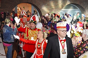 02 Damenp MarxlJecken 2026-01-30 01  Tour-Tag, 30. Januar - An diesem Freitagmorgen hatte das Bezirksamt in Meiderich zum Prinzenempfang gebeten. Am Abend ging es dann weiter bei der „Damenparty“ der Marloher Jecken in Fahrn. Von dort in die „Eventloction BUDDY´S“ in Meiderich. Hier gab es eine Karnevalsparty mit DJ Holger, der ehemaligen Tollität Holger II. von  2025. Zum Abschluss waren wir Gäste beim „Ritterschmaus“ der KG Weiss-Grün in Ruhrort. : DVPJ, Toni I, Jules I., Prinz Karneval, Prinz, Prinzessin Aileen I., Hofmarschälle, Page, Pagen, Paginnen, HDK, Duisburg, Karneval, Helau, Tollität, Event, Session 2025, Session 2025, HDK Duisburg, Hauptausschuss, Hauptausschuss Karneval Duisburg, Duisburg ist echt