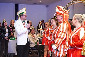 04 Ritterschm- WG Ruhrort 2026-01-30 05  Tour-Tag, 30. Januar - An diesem Freitagmorgen hatte das Bezirksamt in Meiderich zum Prinzenempfang gebeten. Am Abend ging es dann weiter bei der „Damenparty“ der Marloher Jecken in Fahrn. Von dort in die „Eventloction BUDDY´S“ in Meiderich. Hier gab es eine Karnevalsparty mit DJ Holger, der ehemaligen Tollität Holger II. von  2025. Zum Abschluss waren wir Gäste beim „Ritterschmaus“ der KG Weiss-Grün in Ruhrort. : DVPJ, Toni I, Jules I., Prinz Karneval, Prinz, Prinzessin Aileen I., Hofmarschälle, Page, Pagen, Paginnen, HDK, Duisburg, Karneval, Helau, Tollität, Event, Session 2025, Session 2025, HDK Duisburg, Hauptausschuss, Hauptausschuss Karneval Duisburg, Duisburg ist echt