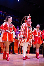 01 Pfarrk St Peter 2026-01-31 03  Tour-Tag, 31. Januar - Der Abend begann für ins in Rheinhausen beim Pfarrkarneval St. Peter. Dann waren wir zu Gast bei zwei närrischen Geburtstagen. Heike, Pias Mutter, feierte ihren 66. und Peter seinen 77. Geburtstag. Es folgten dann die Sitzung der KG Blau-Gold Wanheimerort in der Falkstraße und das Kostümfest vom „Königreich Duissern“ im Gertrud-Bäumer-Berufskolleg. Von dort fuhren wir in den Norden zur Clauberghalle. hier war auch ein Kostümfest, das der Rot-Weißen von Hamborn-Marxloh. Zum Schluß dann noch die Sitzung der KAB St. Barbara Duisburg-Hamborn im Bürgerhaus in Neumühl. : DVPJ, Toni I, Jules I., Prinz Karneval, Prinz, Prinzessin Aileen I., Hofmarschälle, Page, Pagen, Paginnen, HDK, Duisburg, Karneval, Helau, Tollität, Event, Session 2025, Session 2025, HDK Duisburg, Hauptausschuss, Hauptausschuss Karneval Duisburg, Duisburg ist echt