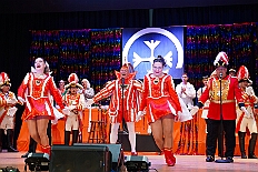 01 Pfarrk St Peter 2026-01-31 05  Tour-Tag, 31. Januar - Der Abend begann für ins in Rheinhausen beim Pfarrkarneval St. Peter. Dann waren wir zu Gast bei zwei närrischen Geburtstagen. Heike, Pias Mutter, feierte ihren 66. und Peter seinen 77. Geburtstag. Es folgten dann die Sitzung der KG Blau-Gold Wanheimerort in der Falkstraße und das Kostümfest vom „Königreich Duissern“ im Gertrud-Bäumer-Berufskolleg. Von dort fuhren wir in den Norden zur Clauberghalle. hier war auch ein Kostümfest, das der Rot-Weißen von Hamborn-Marxloh. Zum Schluß dann noch die Sitzung der KAB St. Barbara Duisburg-Hamborn im Bürgerhaus in Neumühl. : DVPJ, Toni I, Jules I., Prinz Karneval, Prinz, Prinzessin Aileen I., Hofmarschälle, Page, Pagen, Paginnen, HDK, Duisburg, Karneval, Helau, Tollität, Event, Session 2025, Session 2025, HDK Duisburg, Hauptausschuss, Hauptausschuss Karneval Duisburg, Duisburg ist echt