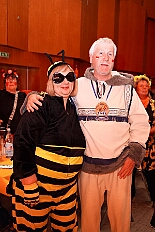 01 Pfarrk St Peter 2026-01-31 09  Tour-Tag, 31. Januar - Der Abend begann für ins in Rheinhausen beim Pfarrkarneval St. Peter. Dann waren wir zu Gast bei zwei närrischen Geburtstagen. Heike, Pias Mutter, feierte ihren 66. und Peter seinen 77. Geburtstag. Es folgten dann die Sitzung der KG Blau-Gold Wanheimerort in der Falkstraße und das Kostümfest vom „Königreich Duissern“ im Gertrud-Bäumer-Berufskolleg. Von dort fuhren wir in den Norden zur Clauberghalle. hier war auch ein Kostümfest, das der Rot-Weißen von Hamborn-Marxloh. Zum Schluß dann noch die Sitzung der KAB St. Barbara Duisburg-Hamborn im Bürgerhaus in Neumühl. : DVPJ, Toni I, Jules I., Prinz Karneval, Prinz, Prinzessin Aileen I., Hofmarschälle, Page, Pagen, Paginnen, HDK, Duisburg, Karneval, Helau, Tollität, Event, Session 2025, Session 2025, HDK Duisburg, Hauptausschuss, Hauptausschuss Karneval Duisburg, Duisburg ist echt