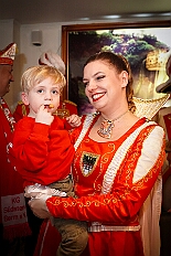 02 Naerrisch Geburtstage 2026-01-31 05  Tour-Tag, 31. Januar - Der Abend begann für ins in Rheinhausen beim Pfarrkarneval St. Peter. Dann waren wir zu Gast bei zwei närrischen Geburtstagen. Heike, Pias Mutter, feierte ihren 66. und Peter seinen 77. Geburtstag. Es folgten dann die Sitzung der KG Blau-Gold Wanheimerort in der Falkstraße und das Kostümfest vom „Königreich Duissern“ im Gertrud-Bäumer-Berufskolleg. Von dort fuhren wir in den Norden zur Clauberghalle. hier war auch ein Kostümfest, das der Rot-Weißen von Hamborn-Marxloh. Zum Schluß dann noch die Sitzung der KAB St. Barbara Duisburg-Hamborn im Bürgerhaus in Neumühl. : DVPJ, Toni I, Jules I., Prinz Karneval, Prinz, Prinzessin Aileen I., Hofmarschälle, Page, Pagen, Paginnen, HDK, Duisburg, Karneval, Helau, Tollität, Event, Session 2025, Session 2025, HDK Duisburg, Hauptausschuss, Hauptausschuss Karneval Duisburg, Duisburg ist echt