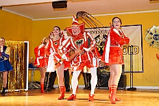 03 Sitzung KG BlauGoldWanheimerort 2026-01-31 07  Tour-Tag, 31. Januar - Der Abend begann für ins in Rheinhausen beim Pfarrkarneval St. Peter. Dann waren wir zu Gast bei zwei närrischen Geburtstagen. Heike, Pias Mutter, feierte ihren 66. und Peter seinen 77. Geburtstag. Es folgten dann die Sitzung der KG Blau-Gold Wanheimerort in der Falkstraße und das Kostümfest vom „Königreich Duissern“ im Gertrud-Bäumer-Berufskolleg. Von dort fuhren wir in den Norden zur Clauberghalle. hier war auch ein Kostümfest, das der Rot-Weißen von Hamborn-Marxloh. Zum Schluß dann noch die Sitzung der KAB St. Barbara Duisburg-Hamborn im Bürgerhaus in Neumühl. : DVPJ, Toni I, Jules I., Prinz Karneval, Prinz, Prinzessin Aileen I., Hofmarschälle, Page, Pagen, Paginnen, HDK, Duisburg, Karneval, Helau, Tollität, Event, Session 2025, Session 2025, HDK Duisburg, Hauptausschuss, Hauptausschuss Karneval Duisburg, Duisburg ist echt