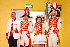 03 Sitzung KG BlauGoldWanheimerort 2026-01-31 10  Tour-Tag, 31. Januar - Der Abend begann für ins in Rheinhausen beim Pfarrkarneval St. Peter. Dann waren wir zu Gast bei zwei närrischen Geburtstagen. Heike, Pias Mutter, feierte ihren 66. und Peter seinen 77. Geburtstag. Es folgten dann die Sitzung der KG Blau-Gold Wanheimerort in der Falkstraße und das Kostümfest vom „Königreich Duissern“ im Gertrud-Bäumer-Berufskolleg. Von dort fuhren wir in den Norden zur Clauberghalle. hier war auch ein Kostümfest, das der Rot-Weißen von Hamborn-Marxloh. Zum Schluß dann noch die Sitzung der KAB St. Barbara Duisburg-Hamborn im Bürgerhaus in Neumühl. : DVPJ, Toni I, Jules I., Prinz Karneval, Prinz, Prinzessin Aileen I., Hofmarschälle, Page, Pagen, Paginnen, HDK, Duisburg, Karneval, Helau, Tollität, Event, Session 2025, Session 2025, HDK Duisburg, Hauptausschuss, Hauptausschuss Karneval Duisburg, Duisburg ist echt