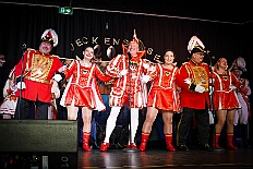 06 Karnevals KAB Hambornl 2026-01-31 05  Tour-Tag, 31. Januar - Der Abend begann für ins in Rheinhausen beim Pfarrkarneval St. Peter. Dann waren wir zu Gast bei zwei närrischen Geburtstagen. Heike, Pias Mutter, feierte ihren 66. und Peter seinen 77. Geburtstag. Es folgten dann die Sitzung der KG Blau-Gold Wanheimerort in der Falkstraße und das Kostümfest vom „Königreich Duissern“ im Gertrud-Bäumer-Berufskolleg. Von dort fuhren wir in den Norden zur Clauberghalle. hier war auch ein Kostümfest, das der Rot-Weißen von Hamborn-Marxloh. Zum Schluß dann noch die Sitzung der KAB St. Barbara Duisburg-Hamborn im Bürgerhaus in Neumühl. : DVPJ, Toni I, Jules I., Prinz Karneval, Prinz, Prinzessin Aileen I., Hofmarschälle, Page, Pagen, Paginnen, HDK, Duisburg, Karneval, Helau, Tollität, Event, Session 2025, Session 2025, HDK Duisburg, Hauptausschuss, Hauptausschuss Karneval Duisburg, Duisburg ist echt