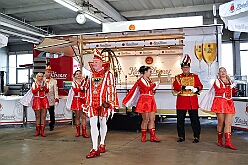 Götz&Klinger Prinzencrew2026 SteffiSinz1  Gemeinsam für den Karneval, Zusammenhalt und Duisburg Ein Auszug der Besuche bei den Unterstützern des Duisburger Karnevals und insbesondere sr. Tollität Prinz Toni I. der Stadt Duisburg 2026. Die Prinzencrew dankt Euch von Herzen für Eure Unterstützung. : DVPJ, Toni I, Jules I., Prinz Karneval, Prinz, Prinzessin Aileen I., Hofmarschälle, Page, Pagen, Paginnen, HDK, Duisburg, Karneval, Helau, Tollität, Event, Session 2025, Session 2025, HDK Duisburg, Hauptausschuss, Hauptausschuss Karneval Duisburg, Duisburg ist echt