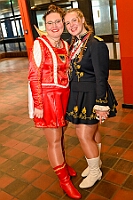 02 Damens AMaB 2026- 02-01 05  Tour-Tag, 1. Februar - Im Intercity Hotel feierten die Roten Funken ihr 77-jähriges Bestehen an diesem Sonntagmorgen, auch wir gratulierten. Auf zum Heimspiel für unsere Christin hieß es danach, dies bei der Damensitzung der » Blauen Jungs «. Eine große Kinderschar erwartete uns dann im Steinhof. Die Musketiere hielten dort ihre Kindersitzung ab. In die Rheinhausenhall führte uns dann der nächste Termin, Damensitzung von Rot-Weiß. Zum Schluß erwartete und die SPD Großenbaum/Rahm bei ihrem „Tanztee“ in unserem Stadquartier, dem Coupe 1900. : DVPJ, Toni I, Jules I., Prinz Karneval, Prinz, Prinzessin Aileen I., Hofmarschälle, Page, Pagen, Paginnen, HDK, Duisburg, Karneval, Helau, Tollität, Event, Session 2025, Session 2025, HDK Duisburg, Hauptausschuss, Hauptausschuss Karneval Duisburg, Duisburg ist echt